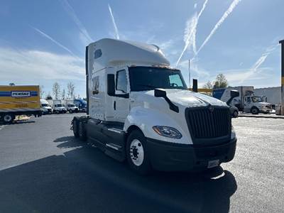 International LT625 Sleeper Semi Truck - 73" Integral Sleeper, Cummins 450HP, 12 Speed Automatic