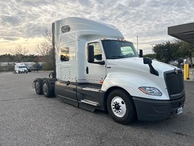 International LT625 Sleeper Semi Truck - 73" Integral Sleeper, Cummins 450HP, 12 Speed Automatic