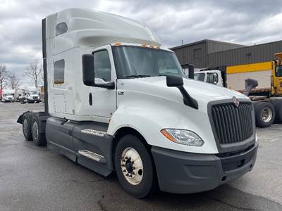 International LT625 Sleeper Semi Truck - 73" Integral Sleeper, Cummins 450HP, 12 Speed Automatic