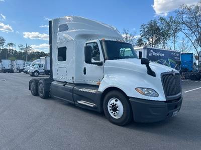 International LT625 Sleeper Semi Truck - 73" Integral Sleeper, Cummins 450HP, 12 Speed Automatic