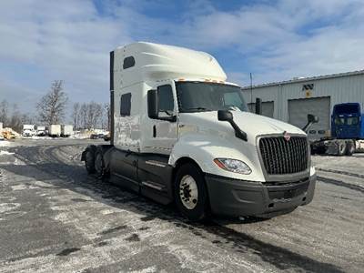 International LT625 Sleeper Semi Truck - 73" Integral Sleeper, Cummins 450HP, 12 Speed Automatic
