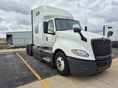 International LT625 Sleeper Semi Truck - 73" Integral Sleeper, Cummins 450HP, 12 Speed Automatic