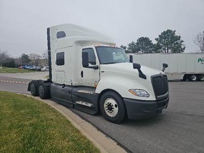 International LT625 Sleeper Semi Truck - 73" Integral Sleeper, Cummins 450HP, 12 Speed Automatic