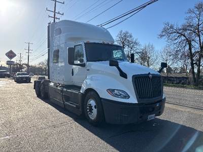 International LT625 Sleeper Semi Truck - 73" Integral Sleeper, Cummins 450HP, 12 Speed Automatic