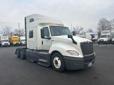 International LT625 Sleeper Semi Truck - 73" Integral Sleeper, Cummins 450HP, 12 Speed Automatic