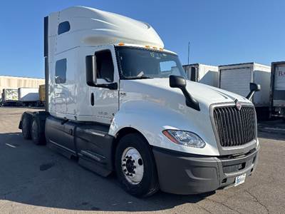 International LT625 Sleeper Semi Truck - 73" Integral Sleeper, Cummins 450HP, 12 Speed Automatic