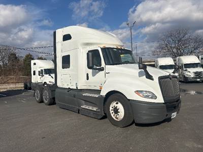 International LT625 Sleeper Semi Truck - 73" Integral Sleeper, Cummins 450HP, 12 Speed Automatic