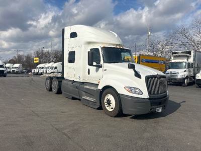 International LT625 Sleeper Semi Truck - 73" Integral Sleeper, Cummins 450HP, 12 Speed Automatic