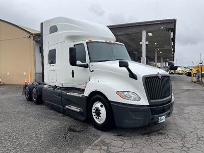 International LT625 Sleeper Semi Truck - 73" Integral Sleeper, Cummins 450HP, 12 Speed Automatic