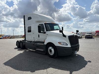 International LT625 Sleeper Semi Truck - 73" Integral Sleeper, Cummins 450HP, 12 Speed Automatic