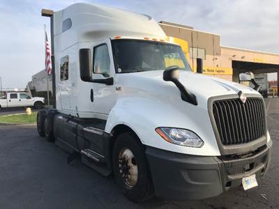International LT625 Sleeper Semi Truck - 73" Integral Sleeper, Cummins 450HP, 12 Speed Automatic