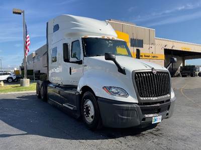 International LT625 Sleeper Semi Truck - 73" Integral Sleeper, Cummins 450HP, 12 Speed Automatic