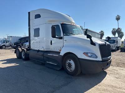 International LT625 Sleeper Semi Truck - 73" Integral Sleeper, Cummins 450HP, 12 Speed Automatic