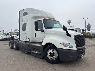 International LT625 Sleeper Semi Truck - 73" Integral Sleeper, Cummins 450HP, 12 Speed Automatic