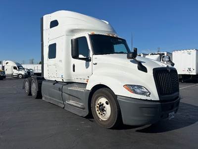 International LT625 Sleeper Semi Truck - 73" Integral Sleeper, Cummins 450HP, 12 Speed Automatic