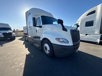 International LT625 Sleeper Semi Truck - 73" Integral Sleeper, Cummins 450HP, 12 Speed Automatic