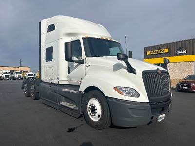 International LT625 Sleeper Semi Truck - 73" Integral Sleeper, Cummins 450HP, 12 Speed Automatic