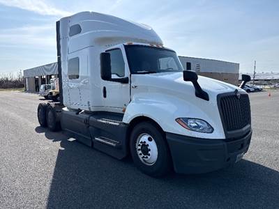 International LT625 Sleeper Semi Truck - 73" Integral Sleeper, Cummins 450HP, 12 Speed Automatic