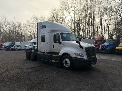 International LT625 Sleeper Semi Truck - 73" Integral Sleeper, Cummins 450HP, 12 Speed Automatic