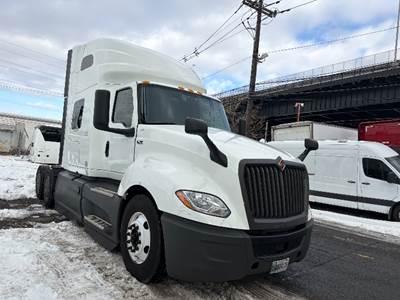 International LT625 Sleeper Semi Truck - 73" Integral Sleeper, Cummins 450HP, 12 Speed Automatic