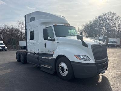 International LT625 Sleeper Semi Truck - 73" Integral Sleeper, Cummins 450HP, 12 Speed Automatic