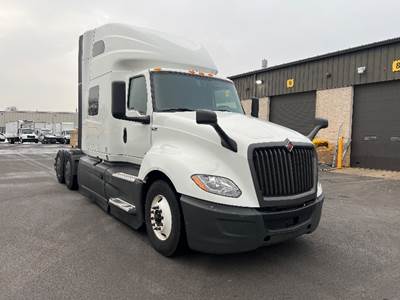 International LT625 Sleeper Semi Truck - 73" Integral Sleeper, Cummins 450HP, 12 Speed Automatic