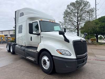International LT625 Sleeper Semi Truck - 73" Integral Sleeper, Cummins 450HP, 12 Speed Automatic