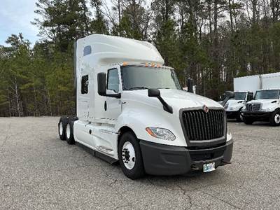 International LT625 Sleeper Semi Truck - 73" Integral Sleeper, Cummins 450HP, 12 Speed Automatic
