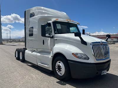 International LT625 Sleeper Semi Truck - 73" Integral Sleeper, 450HP, 12 Speed Automatic