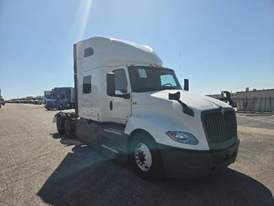 International LT625 Sleeper Semi Truck - 73" Integral Sleeper, Cummins 450HP, 12 Speed Automatic