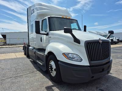 International LT625 Sleeper Semi Truck - 73" Integral Sleeper, Cummins 450HP, 12 Speed Automatic