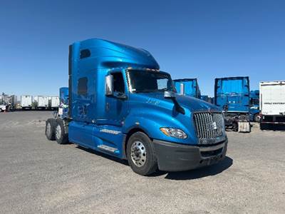International LT625 Single Axle Sleeper Semi Truck - 73" Integral Sleeper, Cummins 400HP, 11 Speed Automatic