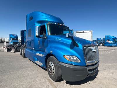 International LT625 Single Axle Sleeper Semi Truck - 73" Integral Sleeper, Cummins 400HP, 11 Speed Automatic