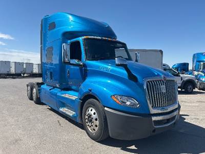 International LT625 Single Axle Sleeper Semi Truck - 73" Integral Sleeper, Cummins 400HP, 11 Speed Automatic