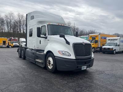 International LT625 Sleeper Semi Truck - 73" Integral Sleeper, Cummins 450HP, 12 Speed Automatic