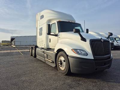 International LT625 Sleeper Semi Truck - 73" Integral Sleeper, Cummins 450HP, 12 Speed Automatic