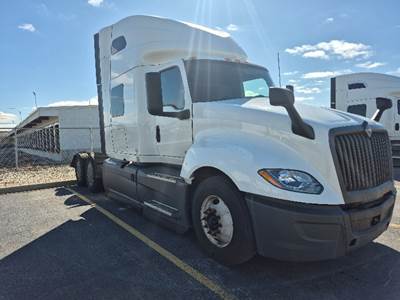 International LT625 Sleeper Semi Truck - 73" Integral Sleeper, Cummins 450HP, 12 Speed Automatic