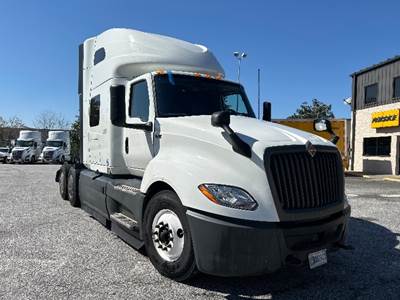 International LT625 Sleeper Semi Truck - 73" Integral Sleeper, Cummins 450HP, 12 Speed Automatic