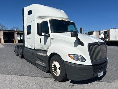 International LT625 Sleeper Semi Truck - 73" Integral Sleeper, Cummins 450HP, 12 Speed Automatic