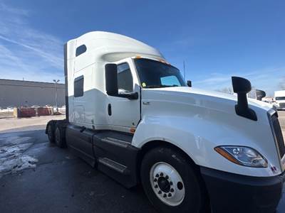 International LT625 Sleeper Semi Truck - 73" Integral Sleeper, Cummins 450HP, 12 Speed Automatic