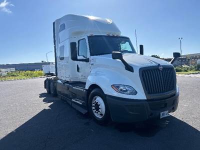 International LT625 Sleeper Semi Truck - 73" Integral Sleeper, Cummins 450HP, 12 Speed Automatic