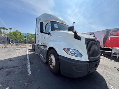 International LT625 Sleeper Semi Truck - 73" Integral Sleeper, Cummins 450HP, 12 Speed Automatic