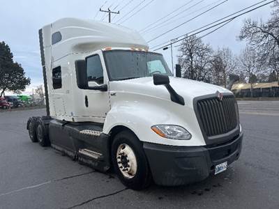 International LT625 Sleeper Semi Truck - 73" Integral Sleeper, Cummins 450HP, 12 Speed Automatic