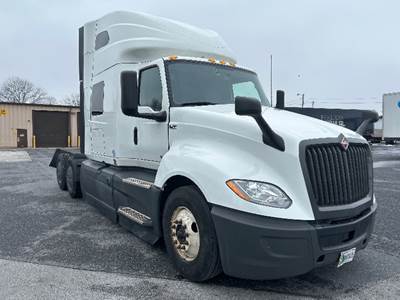 International LT625 Sleeper Semi Truck - 73" Integral Sleeper, Cummins 450HP, 12 Speed Automatic