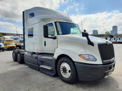 International LT625 Sleeper Semi Truck - 73" Integral Sleeper, Cummins 450HP, 12 Speed Automatic