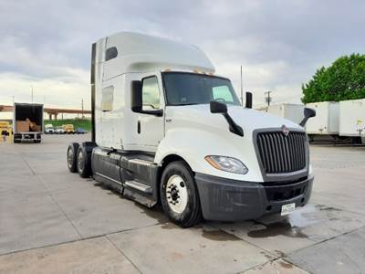 International LT625 Sleeper Semi Truck - 73" Integral Sleeper, Cummins 450HP, 12 Speed Automatic