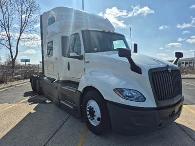 International LT625 Sleeper Semi Truck - 73" Integral Sleeper, Cummins 450HP, 12 Speed Automatic