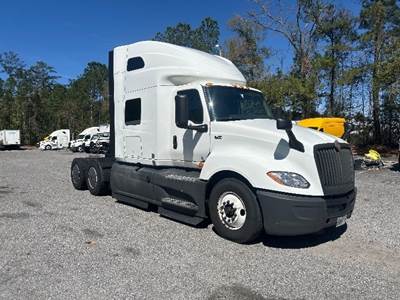 International LT625 Sleeper Semi Truck - 73" Integral Sleeper, Cummins 450HP, 12 Speed Automatic