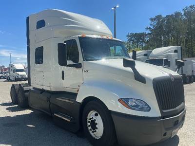 International LT625 Sleeper Semi Truck - 73" Integral Sleeper, Cummins 450HP, 12 Speed Automatic