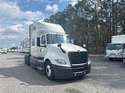 International LT625 Sleeper Semi Truck - 73" Integral Sleeper, Cummins 450HP, 12 Speed Automatic